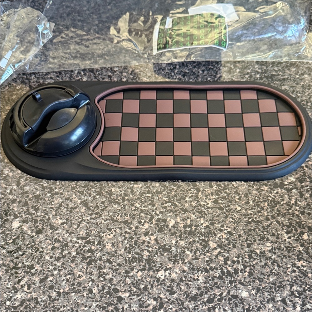 NWT Nonslip Multifunction car mat for dash. Holds phone, etc.